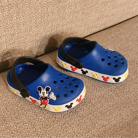 Disney Mickey Mouse Baby Boy’s Crocs Shoes Baby/Toddler Size 4 - Picture 1 of 3
